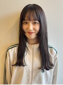 グレージュカラー×顔まわりレイヤーロング