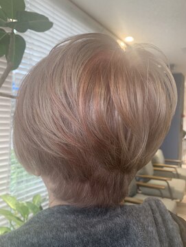 アース 三田南ウッディタウン店(HAIR&MAKE EARTH) 大人の美しいグレイヘア脱白髪染め