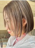 透け感ベージュのウェットボブ(アディクシーカラー)