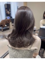 リス バイ ソヨン(Lis by SOYON)&nbsp;デザインカラー/オリーブベージュ/前髪/レイヤーカット/艶カラー