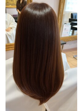 大人髪が“若返る透明感”。白髪染めはヴィラロドラに