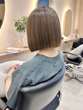 ヒビヲ(HIBIO) 切りっぱなしボブタッセルボブダブルカラーダークオリーブ