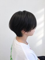 モザミ(MOZAMI)&nbsp;くせっ毛を活かした大人の丸みショートヘアスタイルで垢抜け