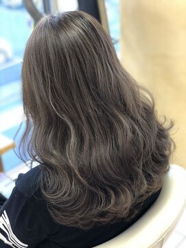 ガク(gaku) こだわりの"トレンド透明感カラー♪"