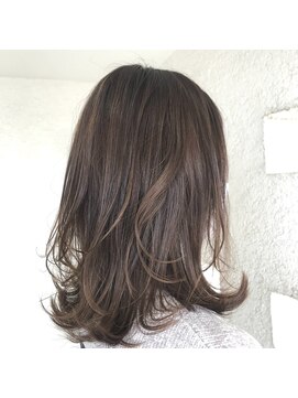 アスリ(Asri) ミディアムロング