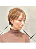 耳掛けショートボブ/襟足束感ショート/アッシュベージュ