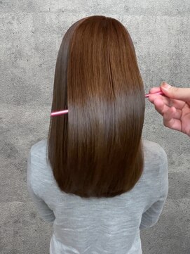 イシン(ISIN) 黒髪/縮毛矯正/髪質改善/インナーカラー[保土ヶ谷]