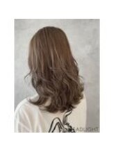 透明感もお洒落度もUPさせるなら「ハイライト」