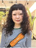 スパイラルパーマ　ショートバング　眉毛ブリーチ