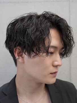 パヌポン(PANUPON) センターパートスパイラルメンズカットマッシュツイスト