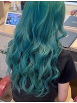 アース 郡山コスモス通り店(HAIR&MAKE EARTH)&nbsp;鮮やかブルーグリーンのウェーブロング