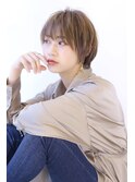 オリーブカラーハイライトカラー小顔くすみカラーくびれショート