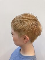 ナディアバイカリス(Nadia by charis)&nbsp;ベリーショート|ハイトーンカラー|刈り上げ|丸み