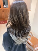 リール ヘアーアンドカンパニー(Rire Hair&Co.)&nbsp;20代30代40代ホワイトティアッシュ裾カラーシルバーロング