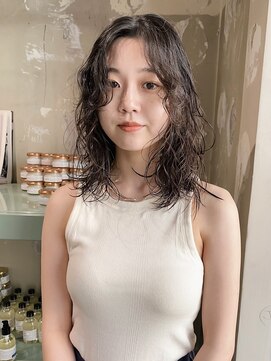 ロジ(loji) ミディアムのアンニュイな、ニュアンスパーマ