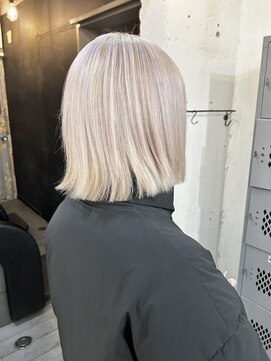 カゼ ダイカンヤマ Kaze DAIKANYAMA ペールホワイト/ハイトーンボブ/切りっぱなしボブ