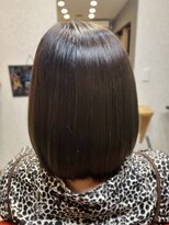 バルビエーレ アーディ(Barbier Adi) ミディアムボブ