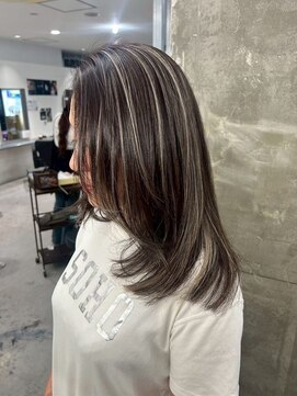 キング 心斎橋店(K!ng) ハイライトカラーミルクティーベージュレイヤーカット