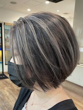 ブランシェ JR勝川駅前店 コントラストバレイヤージュ☆ホワイトグレージュ