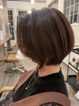 フィーカ(fika) 丸みショートボブ~前髪無し~