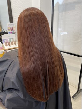 髪のうねり、広がり、パサつきを改善◎内部ダメージの補修力、持続力が自慢のトリートメントを体験♪