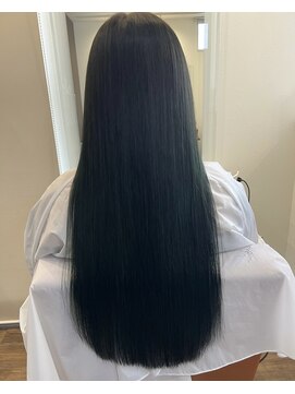 ヘアアンドリラクゼーション ジン(Jinn) グリーンブラックカラー