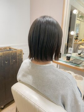 ネオリーブ チロル 横浜西口店(Neolive CiroL.) ミニボブ　オリーブカラー　切りっぱなし