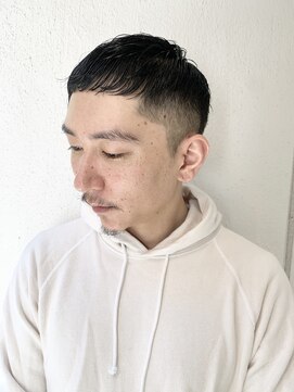 ミクマル(micmal) ツーブロック刈り上げスキンフェードカットアッシュブラック