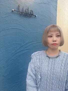 ティダ(tida) オン眉/ベージュ/顔周りレイヤーボブ