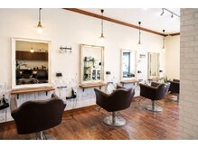 ヘアールームノエル(Hair room Noel)の雰囲気（木のぬくもりとアンティーク調の落ち着いた店内♪髪質改善）