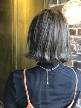 エイミー(Aimee) Aimee 切りっぱなしボブ×ハイライトグレージュ
