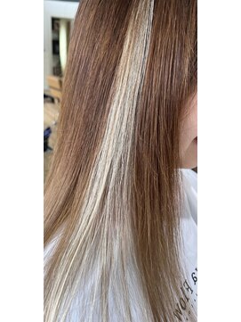 ラバフロー 小野原店(LAVA FLOW) エクステでギャル風ワンポイントカラー