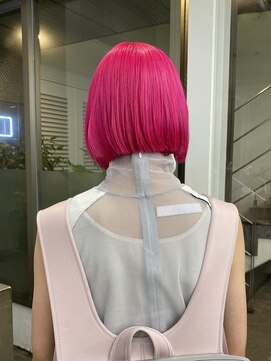 レコ 渋谷(LECO) ネオンピンクのショートボブ