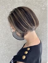 ビビッド(vivid)&nbsp;白髪ぼかしバレイヤージュ肩上ボブ