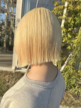 アンドシー(and c) 抜きっぱなしブロンドボブ　MIKU
