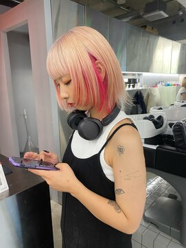 オーン(OOn) ホワイトブロンド×ネオンピンクインナー