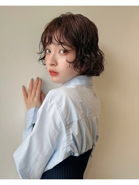 ホロ(hollo) ウルフボブニュアンスパーマミニボブレイヤーボブパーマ