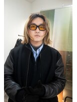 チカシツ(Chikashitsu)&nbsp;メンズカット/センター分け/ミディアム/ハイライト