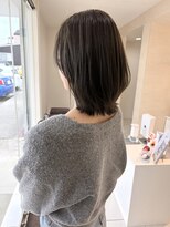 ヒビカ(HIBIKA) 明るめオリーブベージュ × レイヤーボブ