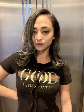 ウィルゴ(VIRGO) ウルフカット ハイライト グラデーション ダークアッシュ