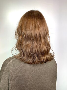 ケイト(kate) kate大宮　イエローベージュ×艶カラー波ウェーブ