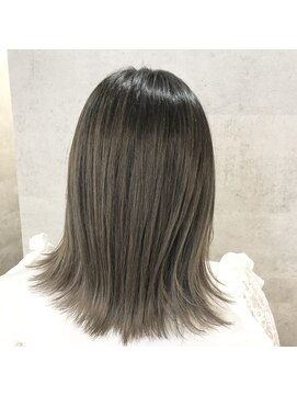 オリ(‘Oli) グレーアッシュ／バレイヤージュ