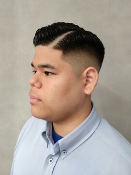 ソアー 新大阪(SOAR) サイドパート七三グラデーションフェードカット【新大阪】