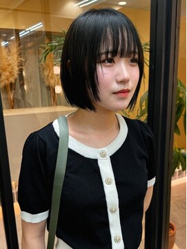 トローノ 栄(TRONO) ショートボブ　顔周りレイヤー　黒髪　ワイドバング