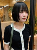 ショートボブ 顔周りレイヤー 黒髪 ワイドバング