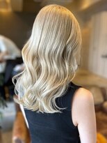 セプト 天神大名(SEPT.)&nbsp;ホワイトベージュ　外国人風カラー　ケアブリーチ　セミロング