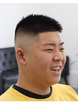 バーバーライラック(BARBER Lilac) スキンフェード