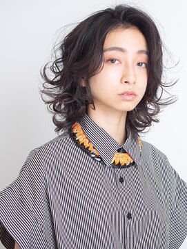 ピークアブー 表参道(PEEK-A-BOO) 鎖骨レングスのミディアムレイヤースタイル。