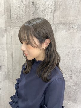エルフ(elf) 顔まわりカット オリーブグレージュ
