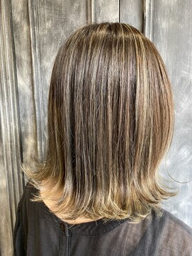 ディーバ ヘア デザイン(Deva HAIR DESIGN) ナチュラル　バレイヤージュ　グレージュ　白髪ぼかし